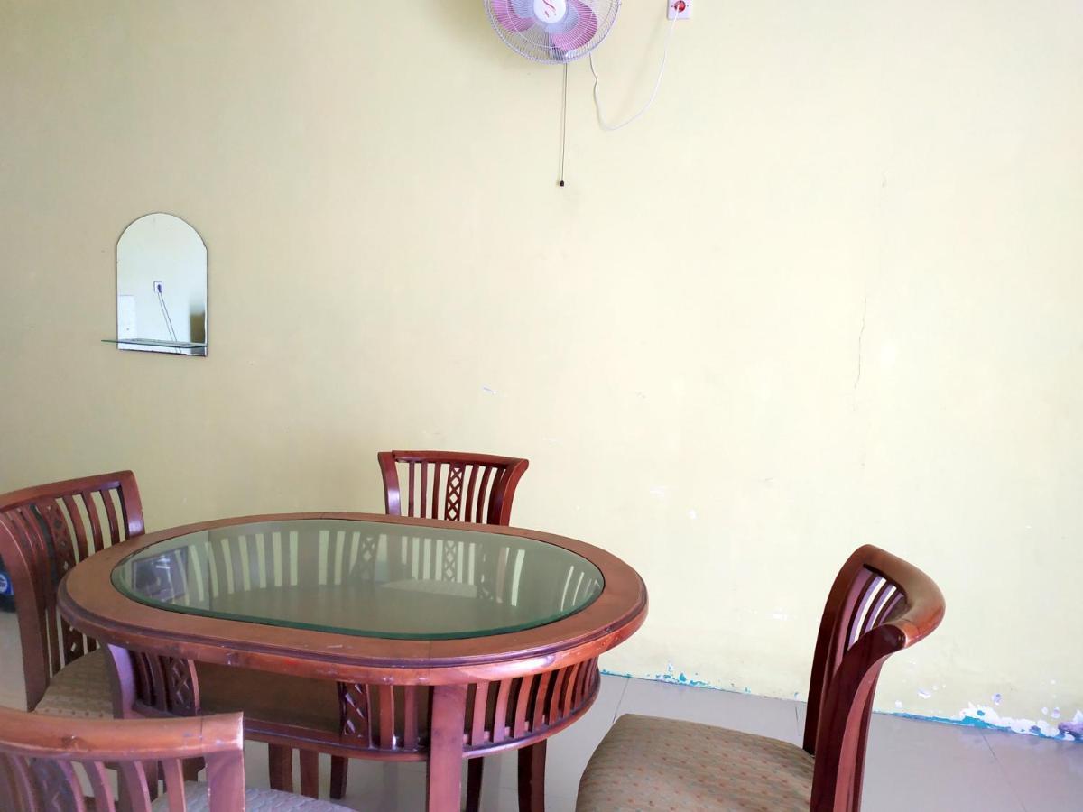 Hotel Oyo 3050 Hotasi Seaview Syariah à Anyer Extérieur photo
